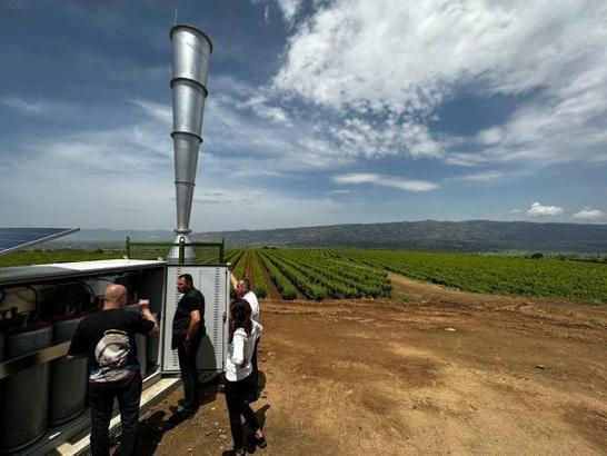 Dolu savarlar Sarıgöl'de çiftçiyi zarardan korudu