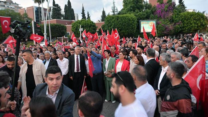 Adana'da '19 Mayıs' coşkusu; 'fener alayı' yürüyüşü düzenlendi