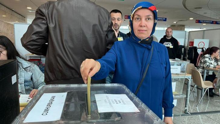 Yurt dışı temsilcilikleri ve gümrük kapılarında oy verme işlemi başladı