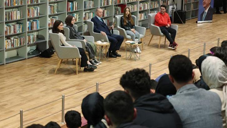 Cumhurbaşkanı Erdoğan, Rami Kütüphanesi'nde gençlerle buluştu