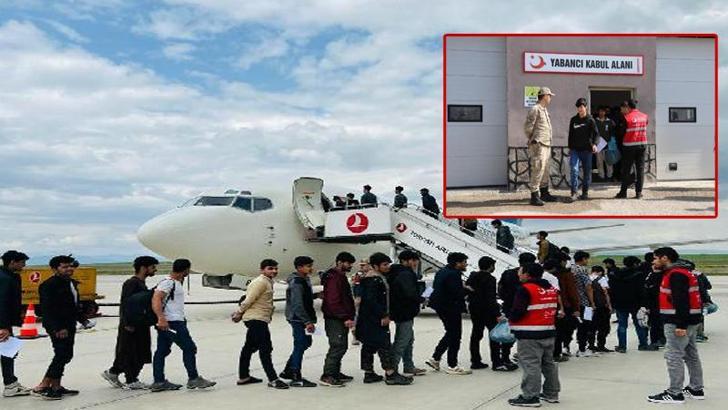 Ağrı’dan 136 Afganistanlı kaçak göçmen uçakla ülkelerine gönderildi