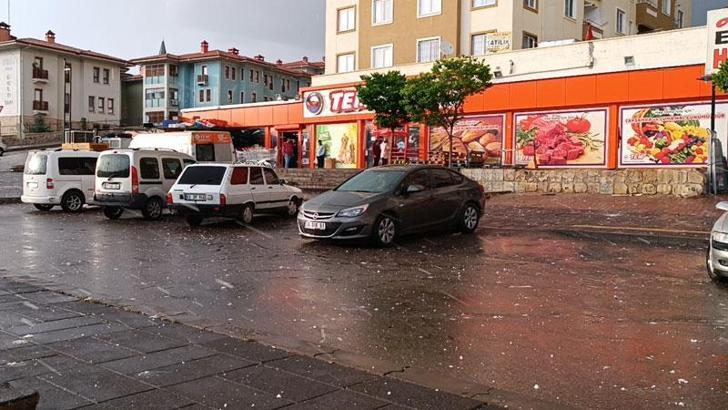 Gaziantep’te dolu ve sağanak etkili oldu
