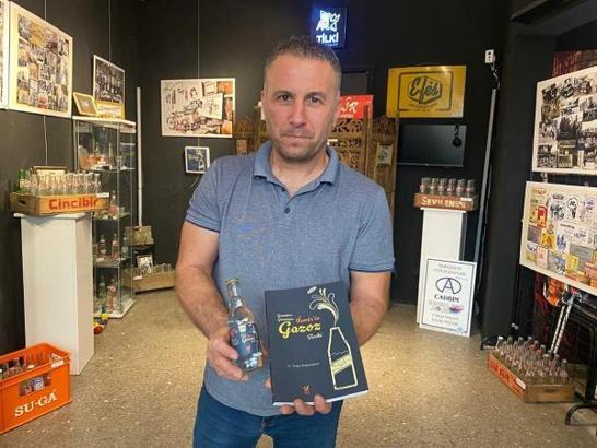 İzmir'in gazoz tarihini kitaplaştırdı ve sergi açtı