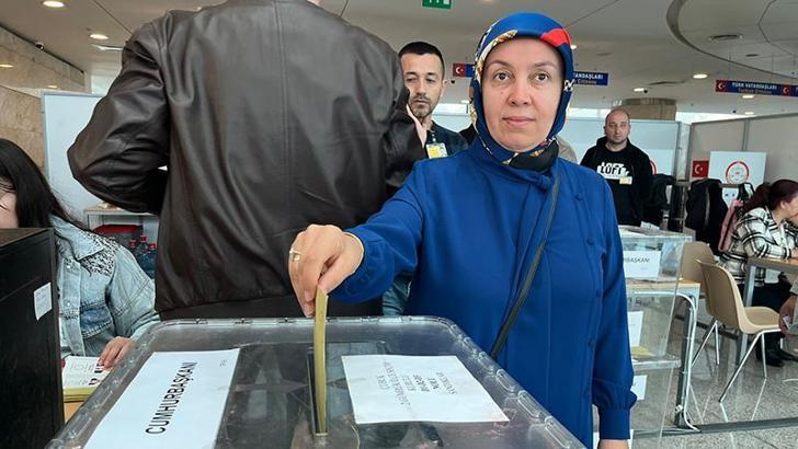 Yurt dışında 1 milyon 585 bin 334 seçmen oy kullandı