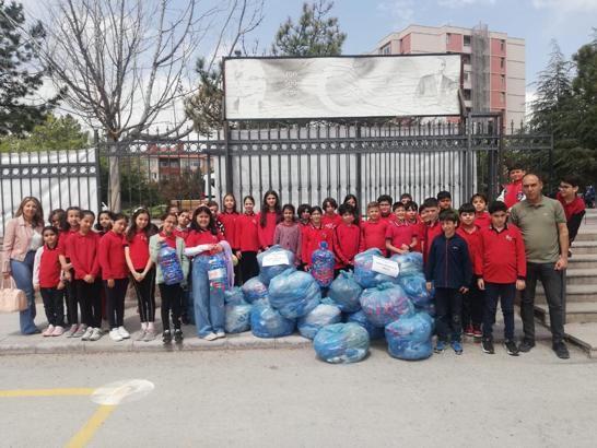 İlkokul öğrencileri engelliler için 900 bin mavi kapak topladı