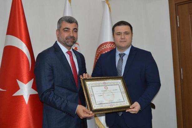 AK Parti Mardin milletvekilleri mazbatalarını aldı