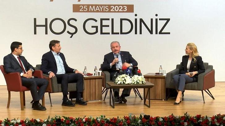 Meclis Başkanı Şentop, Türkiye Yüzyılı Sempozyumu'nda gençlerle buluştu