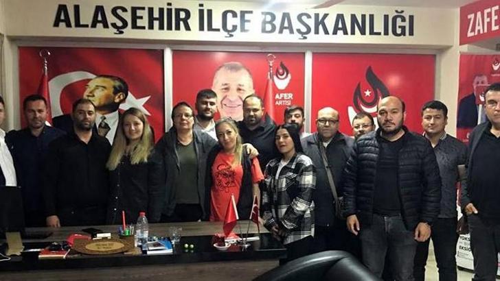 Alaşehir'de Zafer Partisi ilçe teşkilatı istifa etti