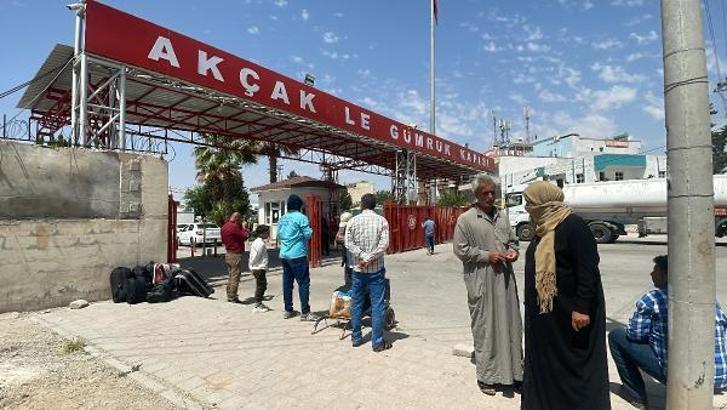 Akçakale'deki sınır kapısından günde 50 Suriyeli, ülkelerine dönüyor