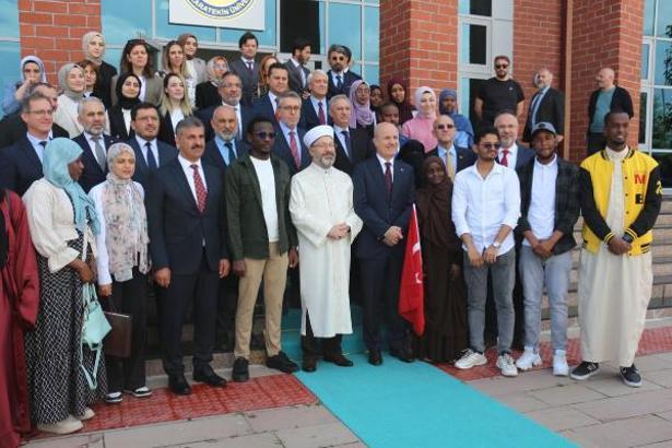 Erbaş: Öğrencilerimiz ezan sesleri eşliğinde ders dinleyecek