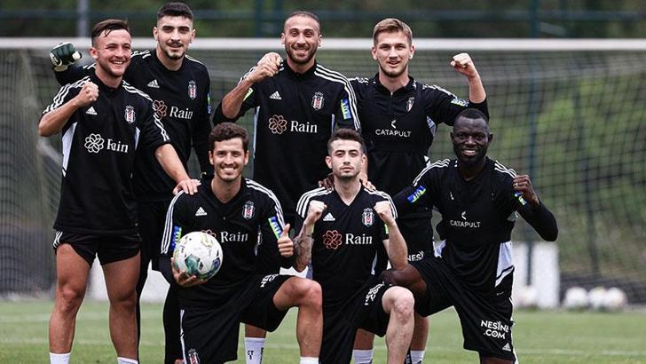 Beşiktaş'ta başkan Ahmet Nur Çebi antrenmanı takip etti