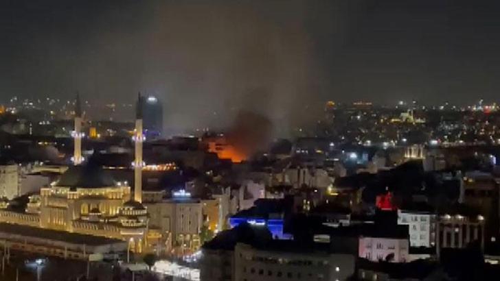 Beyoğlu’nda tadilattaki gece kulübü yandı