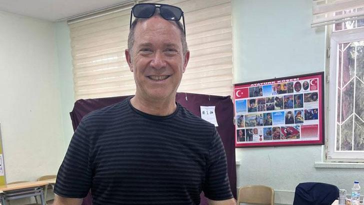 Sümer Ezgü, oyunu Antalya'da kullandı