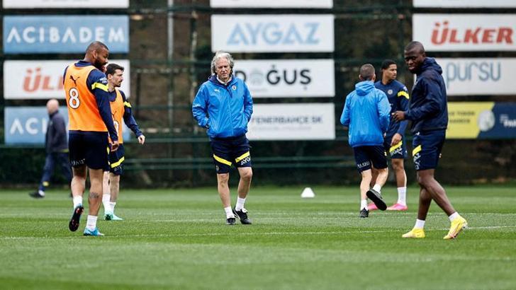 Fenerbahçe'de önce salon, sonra saha çalışması