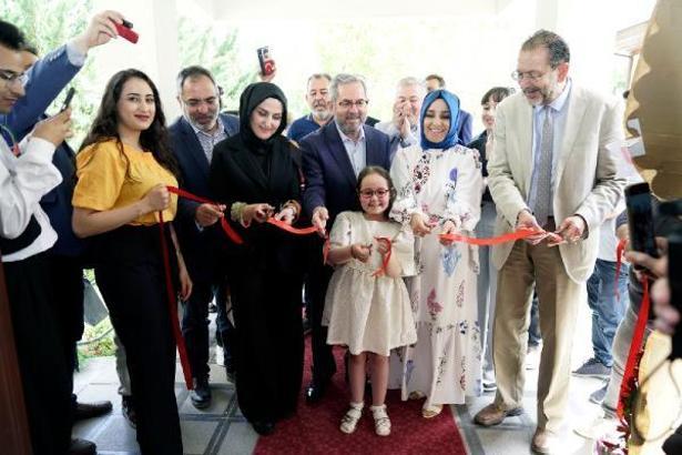 Lösemi hastası Buğlem, ilk sergisini açtı