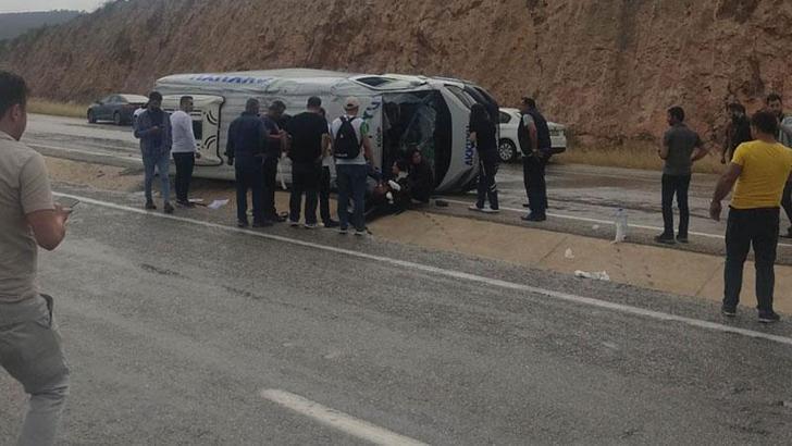 Silifke'de yolcu minibüsü devrildi: 7 yaralı