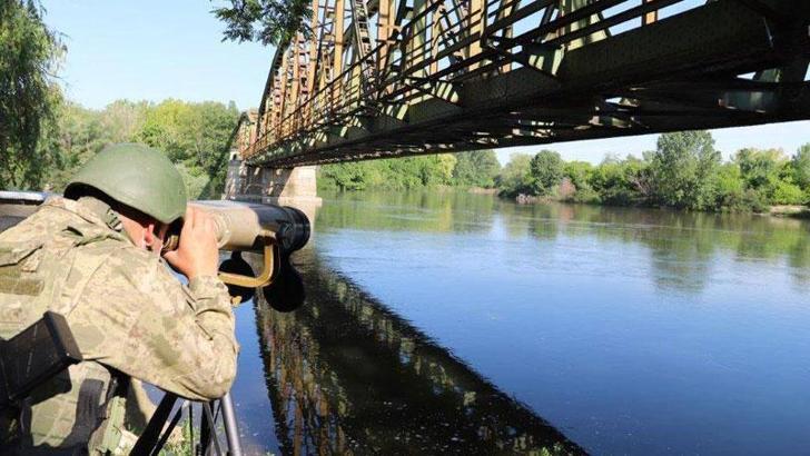 Yunanistan sınırında 3'ü FETÖ, 1'i PKK/KCK mensubu 10 kişi yakalandı
