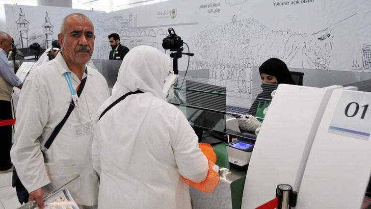 Diyanet İşleri Başkanı Erbaş: Hacılarımız havalimanlarında beklemeden otellerine hareket edecek