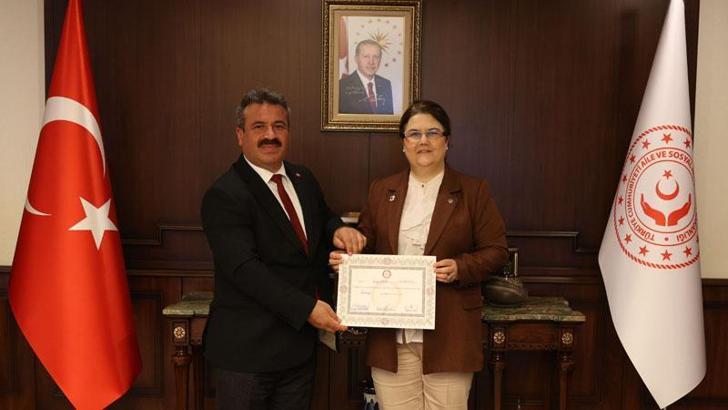 Bakan Yanık, mazbatasını aldı