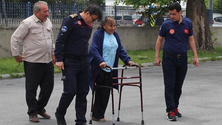 Depremde 30 saat enkaz altında kalan çift, kendilerini kurtaran itfaiyecileri ziyaret etti