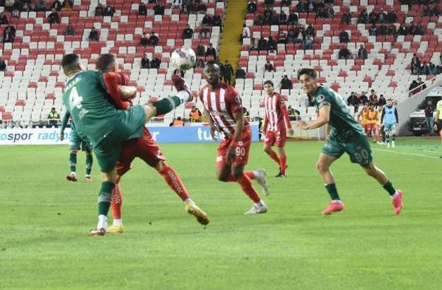 Sivasspor ligde kalmayı garantiledi