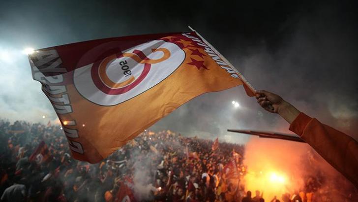 Galatasaray, Florya'da şampiyonluğu taraftarıyla kutladı