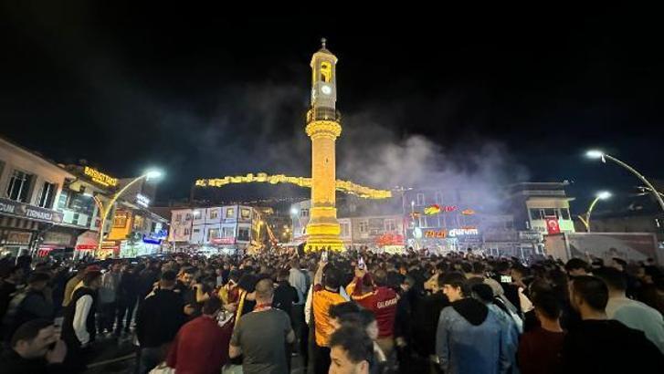 Bayburt’ta ‘barlı, davullu, zurnalı’ şampiyonluk kutlaması