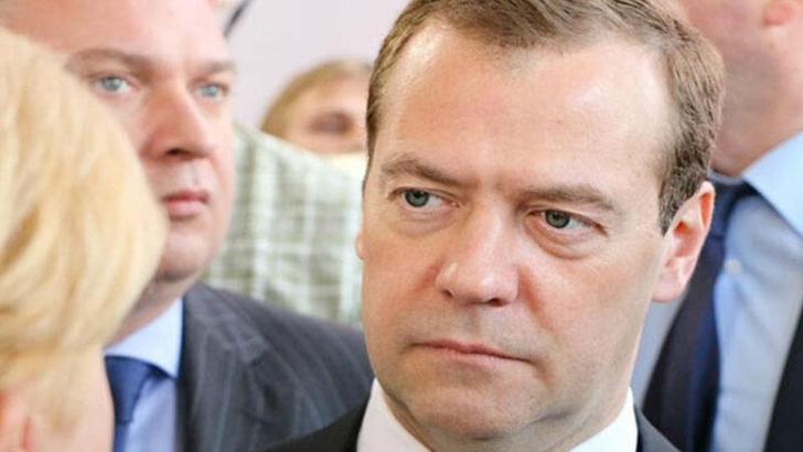 Medvedev: İngiliz yetkililer, meşru askeri hedef olarak görülebilir