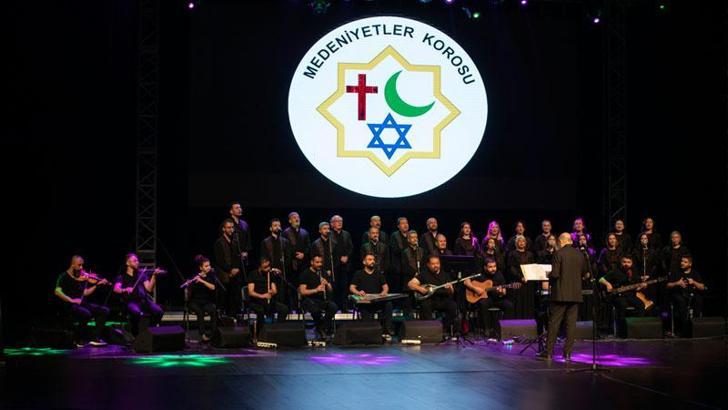 Medeniyetler Korosu, depremzedeler için konser verdi