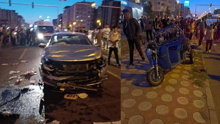 Otomobil, kağıt toplayıcı motosiklete çarptı: 3 yaralı