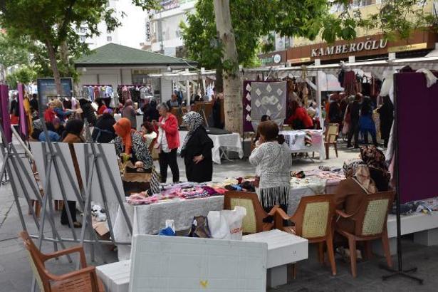 Niğde'de kursiyerlerin el sanatları sergilendi