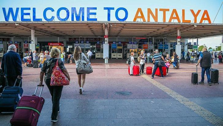 Antalya'ya 5 ayda havayoluyla 3,4 milyon turist geldi