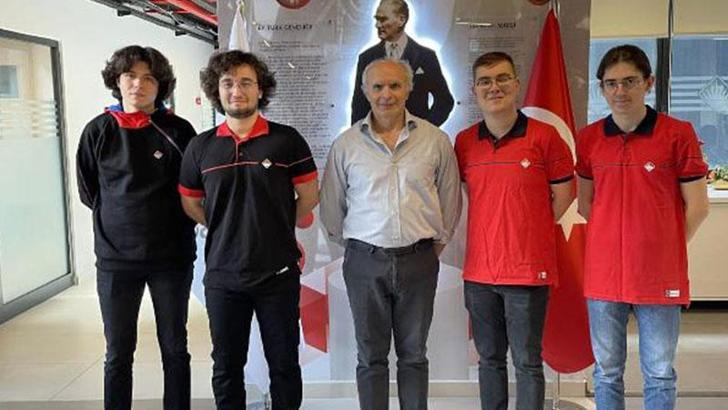 Bahçeşehir Koleji öğrencileri Asya Fizik Olimpiyatından madalya ile döndü
