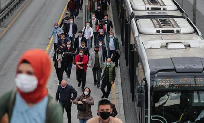 İstanbul’da metrobüs kullanan her 10 kadından 9’u güvenlik önlemlerini yetersiz buluyor
