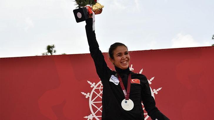 İlke Özyüksel’den tarihi madalya