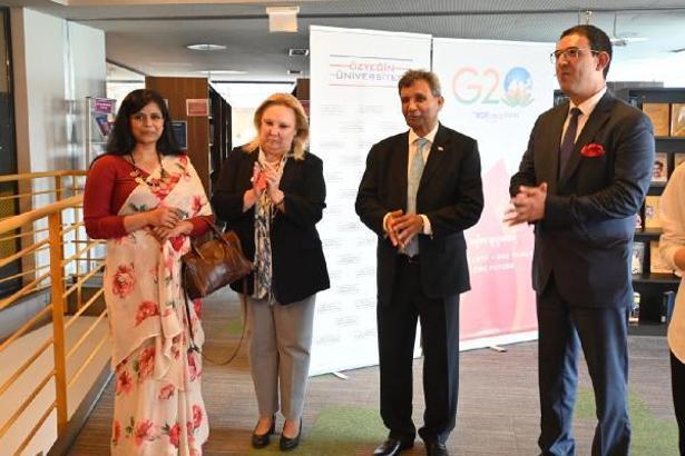 Hindistan Başkonsolosluğu Özyeğin Üniversitesi'nde 'Hindistan köşesi' açtı