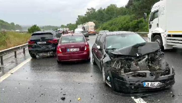 Düzce'de 10 araçlı zincirleme kaza: 4 yaralı
