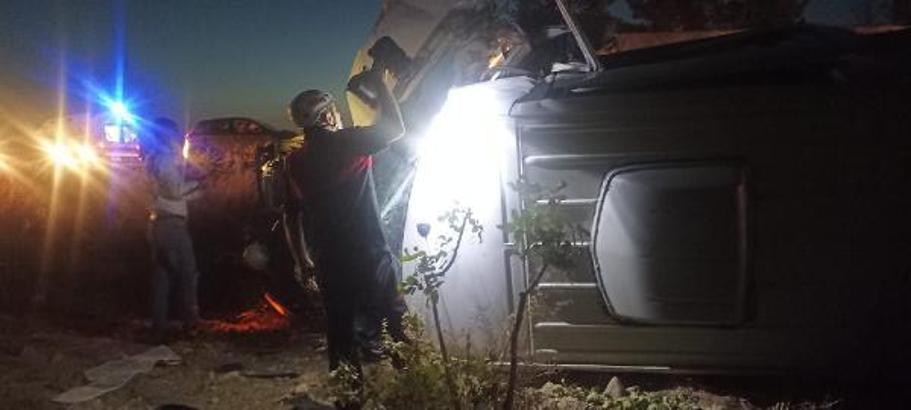 Şanlıurfa'da minibüs ile hafif ticari araç çarpıştı: 1 ölü, 10 yaralı
