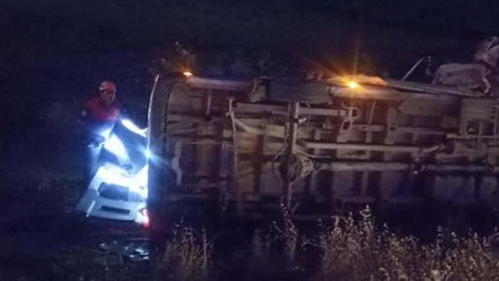 Şanlıurfa'da minibüs ile hafif ticari araç çarpıştı: 1 ölü, 10 yaralı