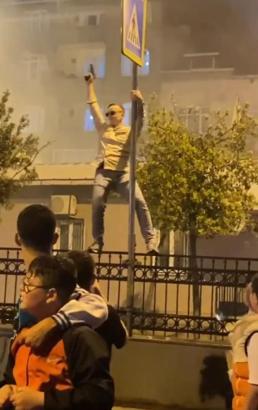 Gaziosmanpaşa'da asker eğlencesinde hem dans etti hem de silahla havaya ateş açtı