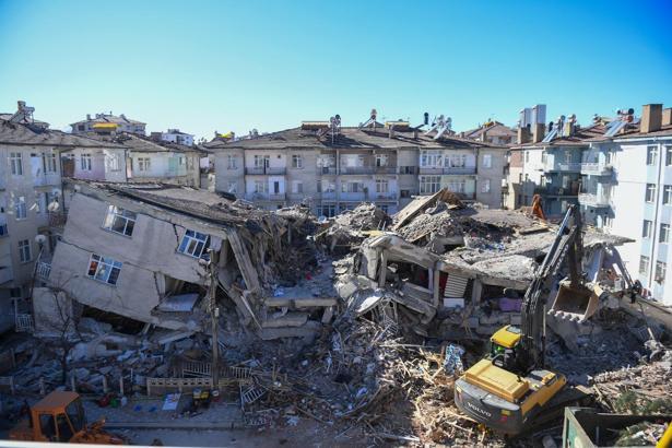 Depreme dayanıklı konutta yapısal birleşim nokta uyarısı