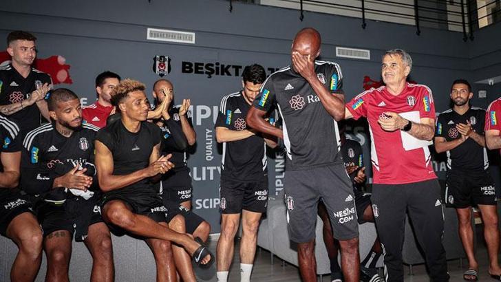 Beşiktaş'tan Atiba Hutchinson’a veda