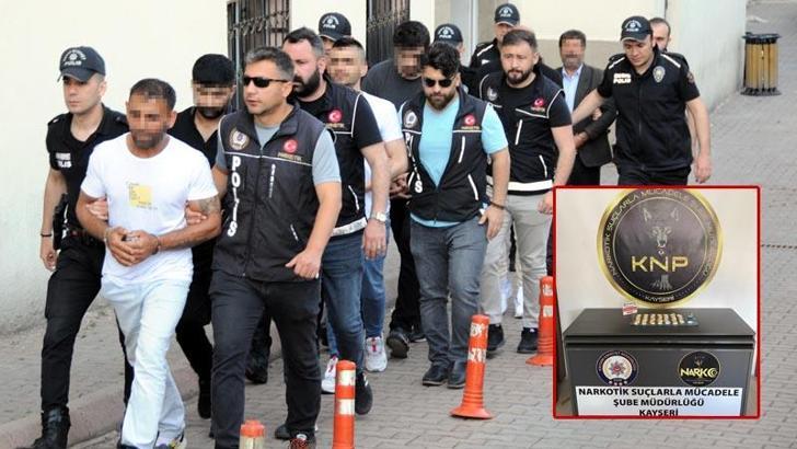 Midelerinde uyuşturucu taşıyan şüpheliler adliyede