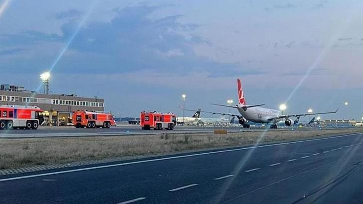 İniş takımları kapanmayan THY uçağı Frankfurt'a geri döndü
