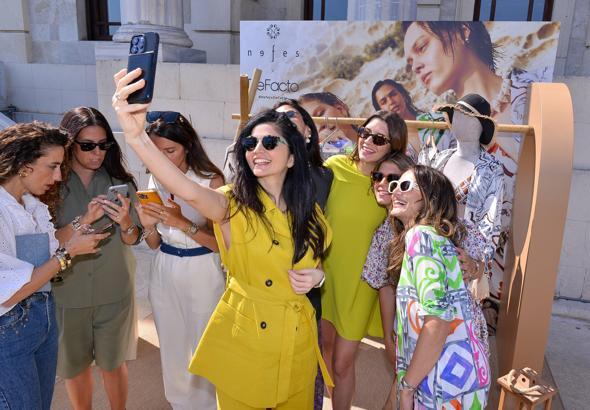 DeFacto ve Nefes iş birliğiyle hazırlanan plaj koleksiyonu tanıtıldı