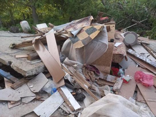 Sinop'ta prefabrik ev, heyelanda hasar gördü