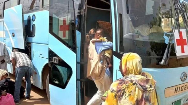 Sudan'da yetimhanedeki 300’den fazla çocuk güvenli bir yere götürüldü
