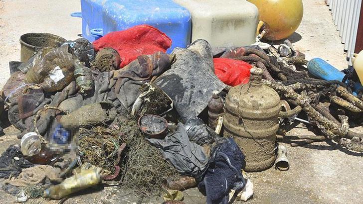 Bodrum'da denizin dibinden 10 ton 'katı atık' çıkarıldı