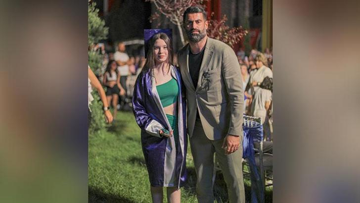 Volkan Demirel, depremde hayatını kaybeden Taner Savut'un kızının mezuniyet törenine katıldı