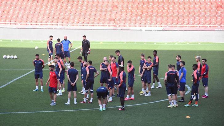 Başakşehir son idmanını Gürsel Aksel Stadı’nda yaptı